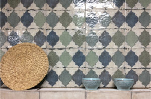 euro-tile-stone-iris-lamp-decor-wall