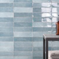 euro-tile-pierre-omnie-bleu-salle-de-bain-mural